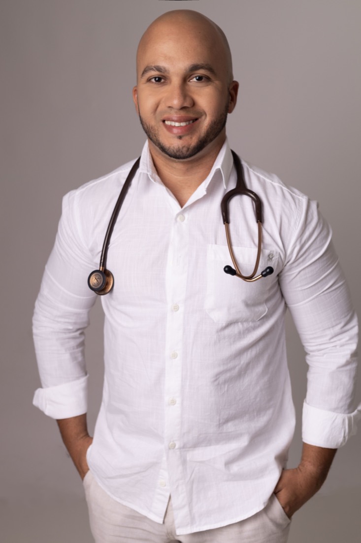 Dr. José Garcia de jaleco