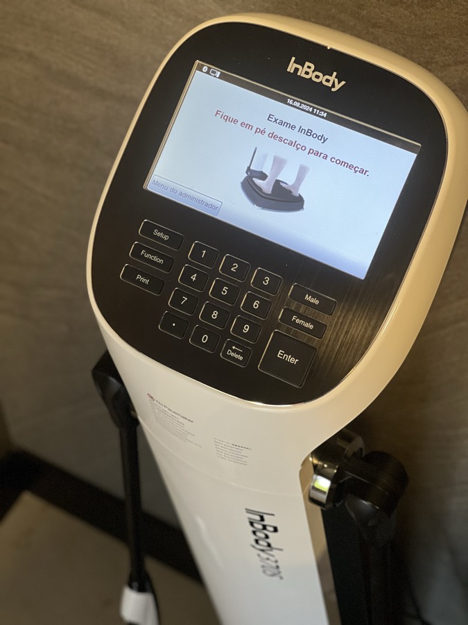 Equipamento de bioimpedância usado na Fase 1